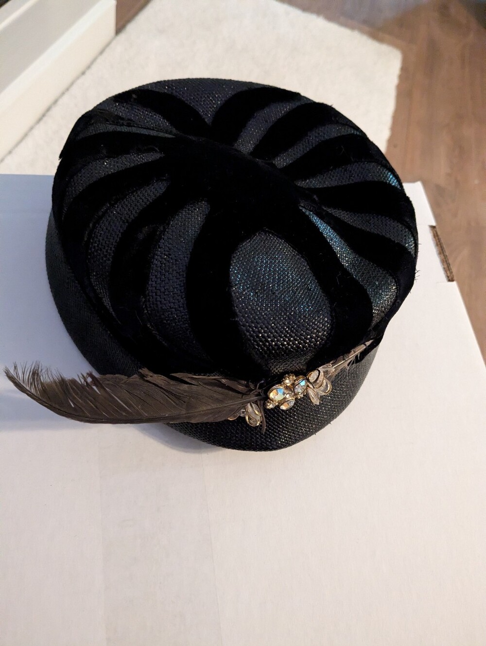 Vintage- Stewart And company Black Women's Feather Accent Pill Box Hat